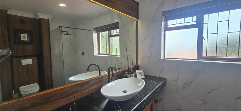 4 Bedroom Property for Sale in Outeniqua Strand Western Cape